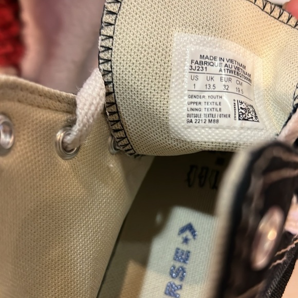 Converse - Picture 2 of 2